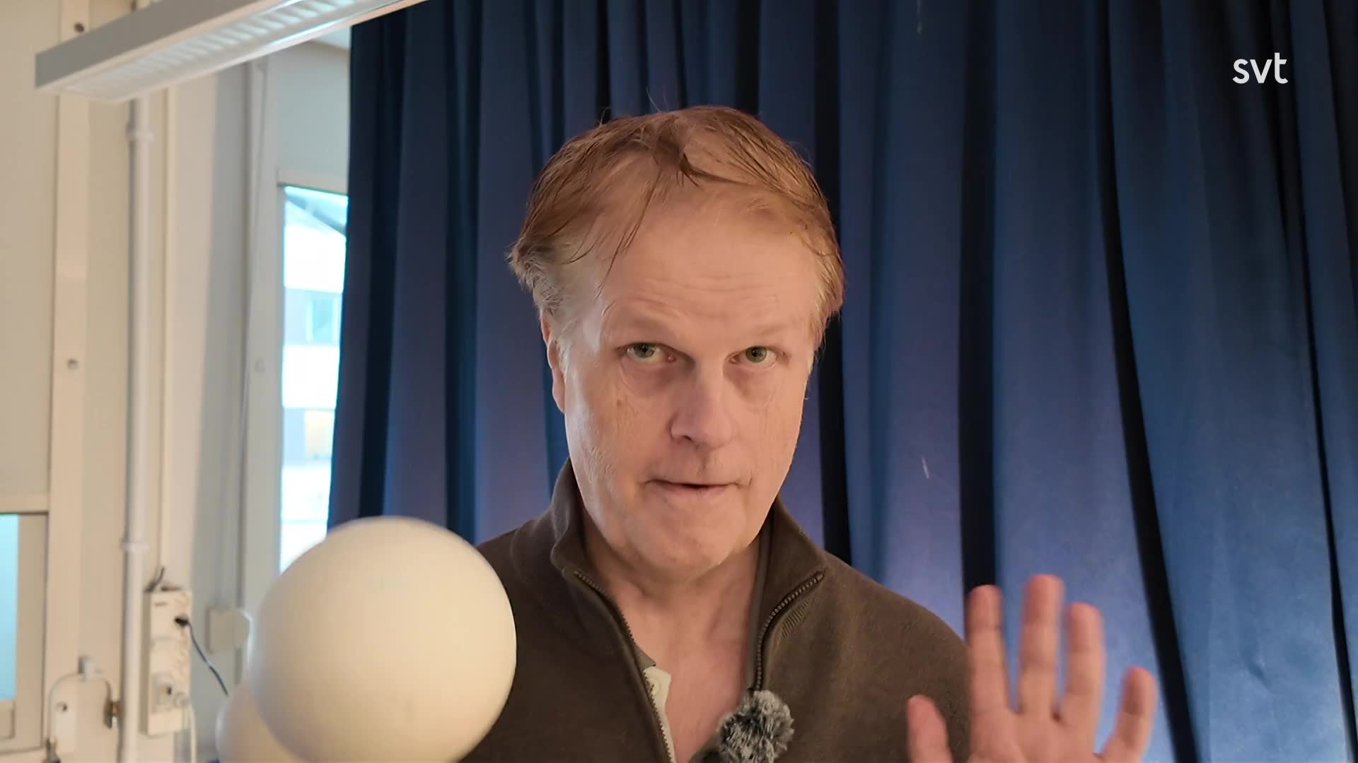 Rymdfysikern Patrik Norqvist förklarar hur solförmörkelse går till